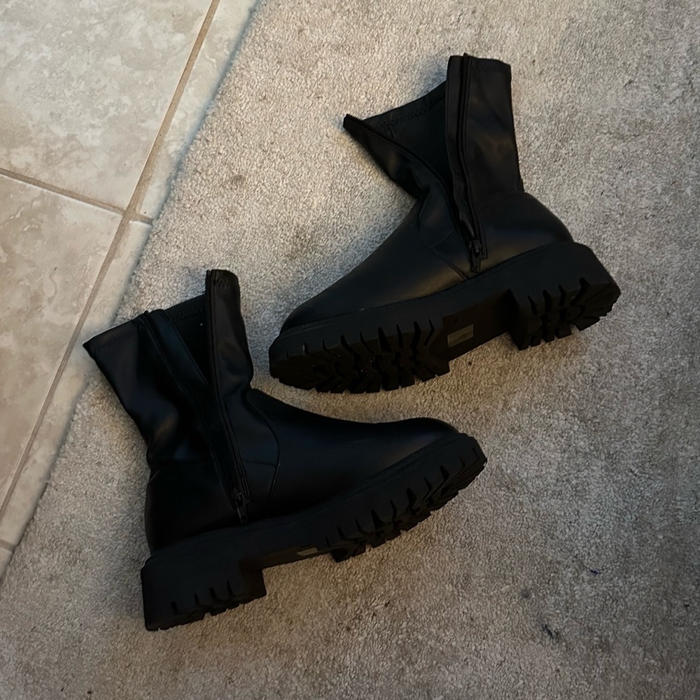 London Rebel Wide Fit chunky wedge sock boot in black